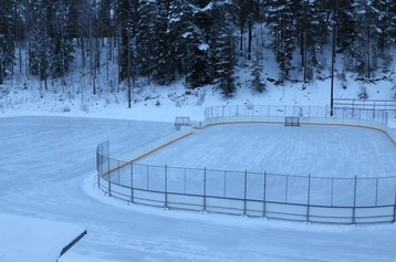 Niemenrannan koululle ulkokaukalo